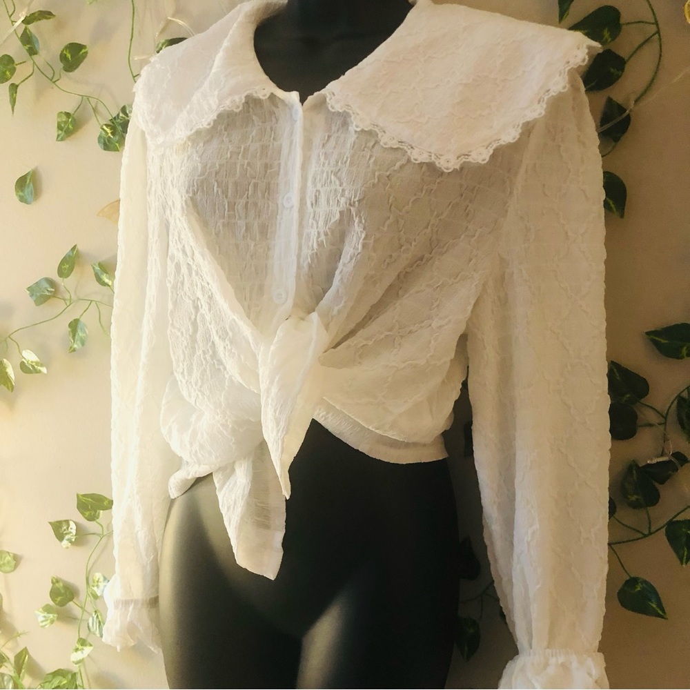 Pure white detailed collar blouse